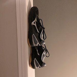 WAVE SUPERSONIC - MIZUNO WAVE - BLACK - WOMENS SIZE 11 - barely worn
